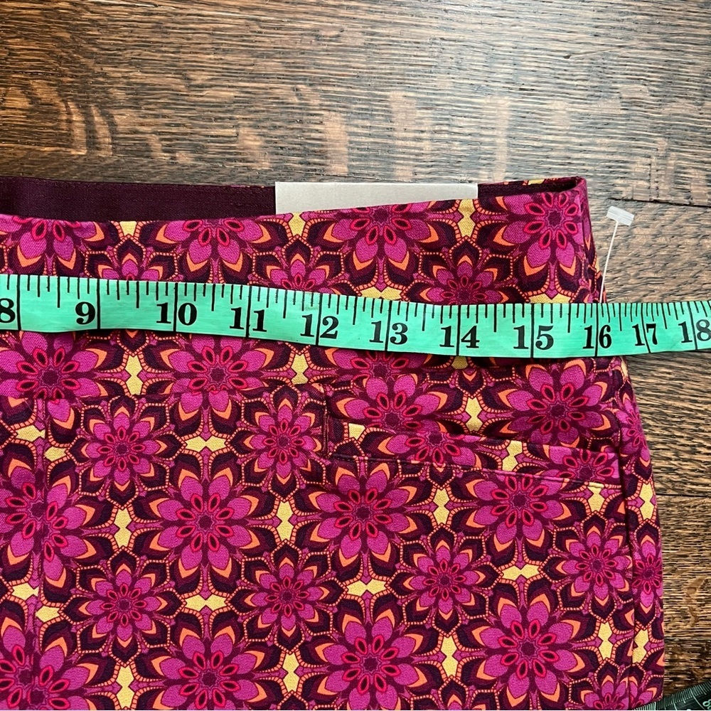 NWT Soft surroundings size medium pink flowers stretch straight leg crop pants - Picture 6 of 10